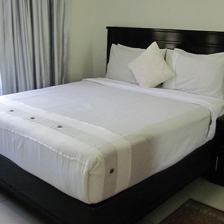Upper Room Guest House Франсистаун Экстерьер фото
