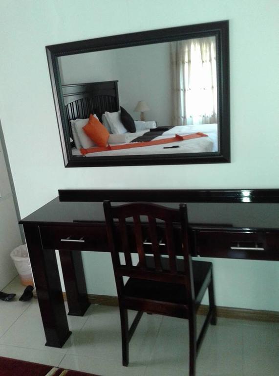Upper Room Guest House Франсистаун Экстерьер фото